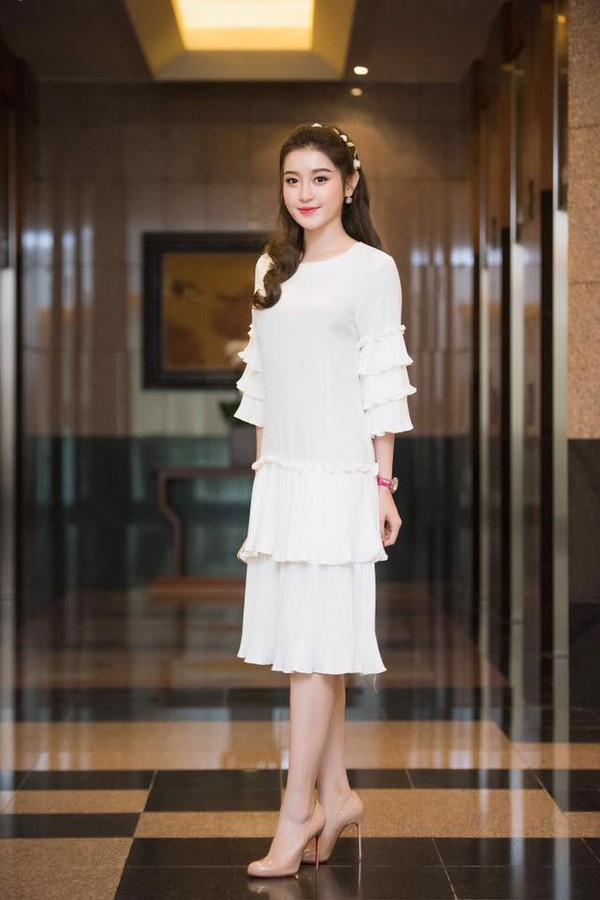 Chân váy trắng xòe xếp 3 tầng - Chân váy dài | ThờiTrangNữ.vn