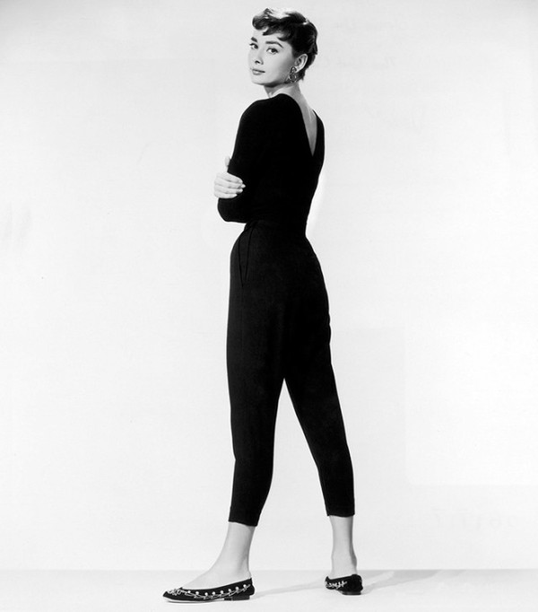 9 món đồ kinh điển giúp bạn có phong cách thanh lịch, quý phái như Audrey Hepburn