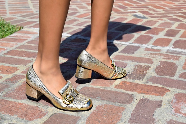 2. Giày loafers cao gót đế thô trên sàn diễn thời trang Ready-to-wear 2016.