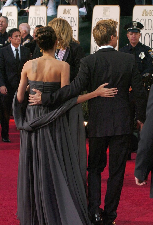 Angelina Jolie - Brad Pitt thực sự là một hình mẫu về tình yêu cũng như cuộc sống hôn nhân lý tưởng mà bất kỳ ai cũng mong ước. Cả hai không ngần ngại trao nhau những nụ hôn nồng cháy thể hiện tình cảm ngay cả trên thảm đỏ thời trang