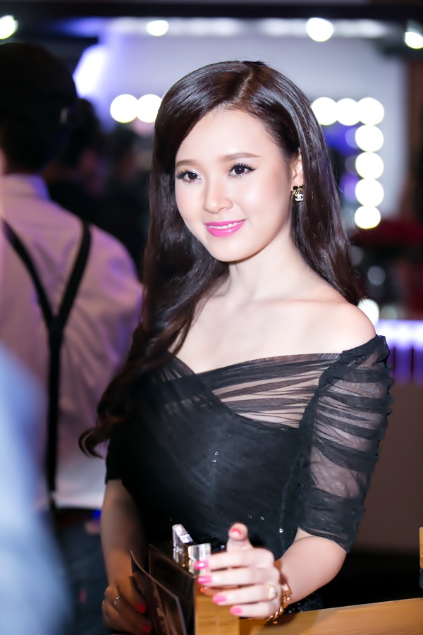 “Soi” tóc đẹp và đẳng cấp của sao Việt tại Elle Fashion Show 14