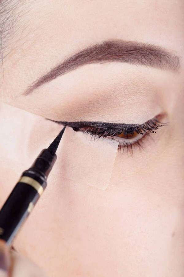 14 mẹo nhỏ giúp bạn kẻ eyeliner mỏng, đẹp, sắc như tranh vẽ 2