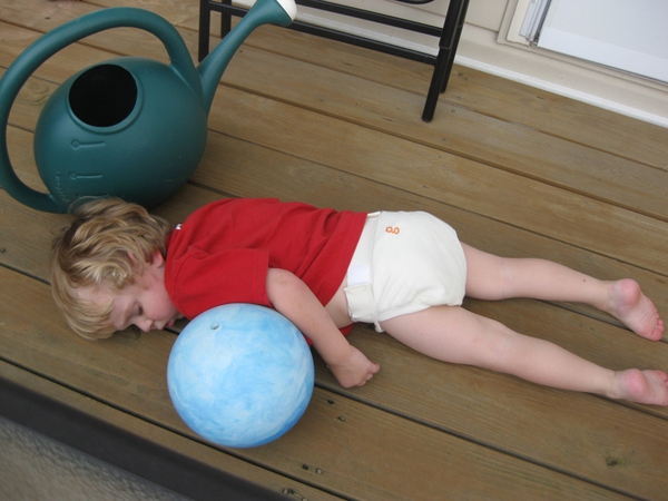 Kh&ocirc;ng thể nhịn cười với c&aacute;c tư thế ngủ 