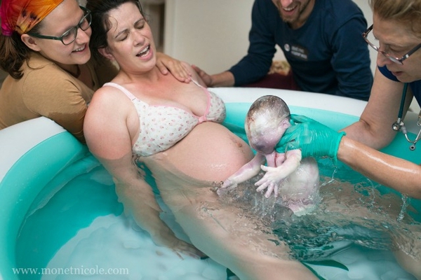 sinh con dưới nước 4