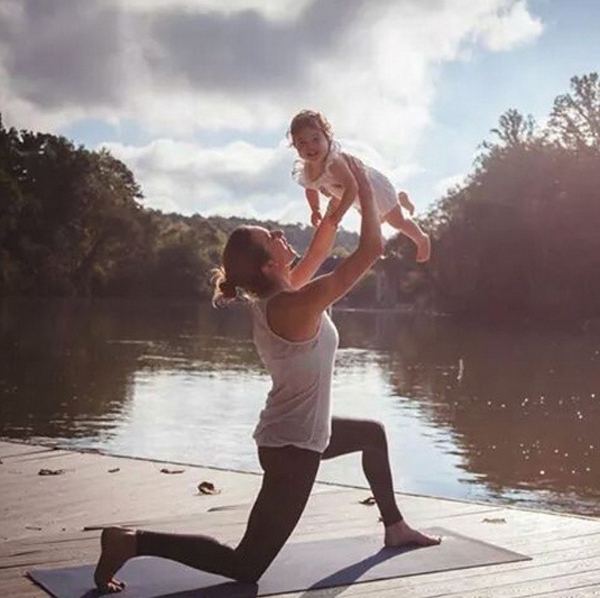 tập yoga cùng con