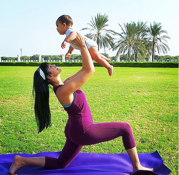 tập yoga cùng con
