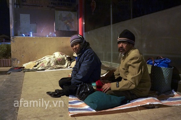 Những chuyện kể về người vô gia cư ở ga Hà Nội 3