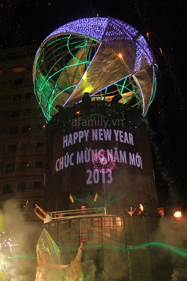 Hà Nội - Sài Gòn rực rỡ đón năm mới 2013 42
