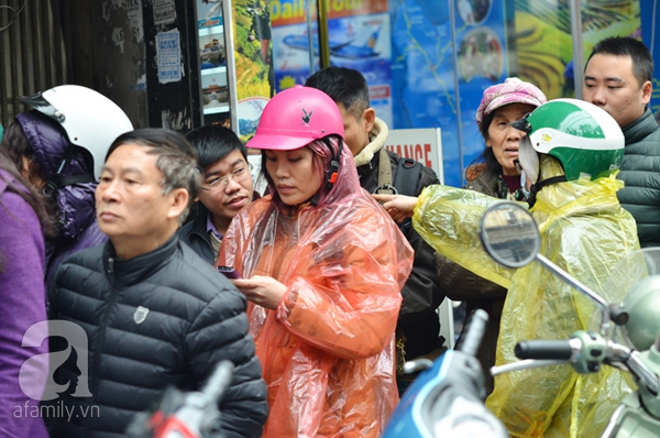 Xếp hàng mua bánh trưng