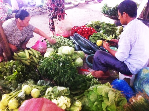 Hà Nội: Thực phẩm giảm giá, người tiêu dùng vẫn thờ ơ 1