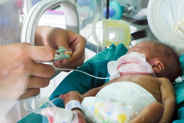 Em b&eacute; 1kg của b&agrave; mẹ 