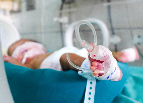 Em b&eacute; 1kg của b&agrave; mẹ 