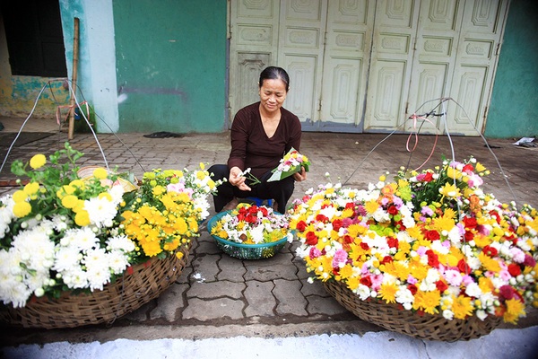 Tháng Mười và những gánh hoa rong đẹp lung linh ở thành Nam 15