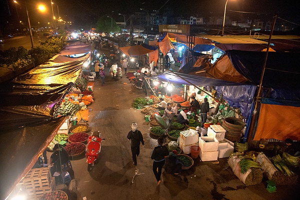 Cận cảnh chợ Long Biên - 1 trong 7 chợ trời thú vị nhất thế giới 3