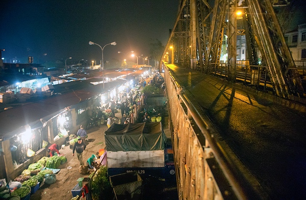 Cận cảnh chợ Long Biên - 1 trong 7 chợ trời thú vị nhất thế giới 2