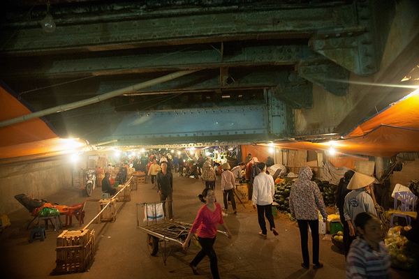 Cận cảnh chợ Long Biên - 1 trong 7 chợ trời thú vị nhất thế giới 15