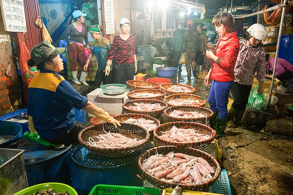 Cận cảnh chợ Long Biên - 1 trong 7 chợ trời thú vị nhất thế giới 11