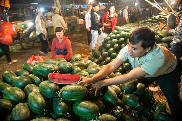 Cận cảnh chợ Long Biên - 1 trong 7 chợ trời thú vị nhất thế giới 7