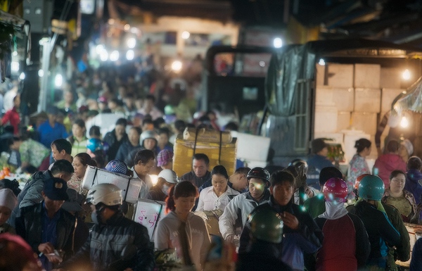 Cận cảnh chợ Long Biên - 1 trong 7 chợ trời thú vị nhất thế giới 4