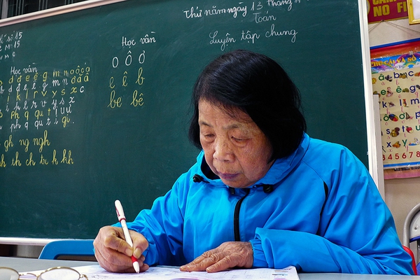 Cô giáo 73 tuổi và lớp học gieo niềm hi vọng ở 