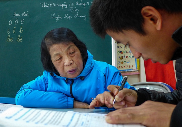Cô giáo 73 tuổi và lớp học gieo niềm hi vọng ở 