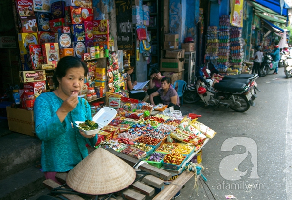 Ngắm những ngõ phố “mưu sinh” sống động của phố cổ Hà Nội  4