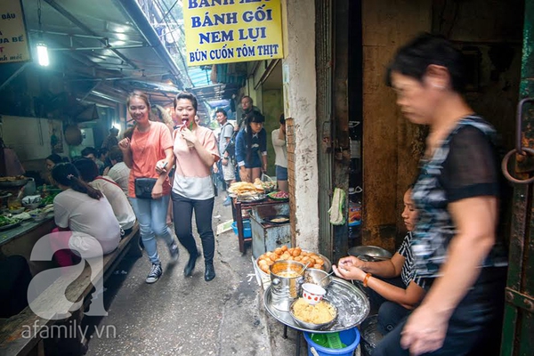 Ngày cuối năm, các quán ăn thi nhau tăng giá  1