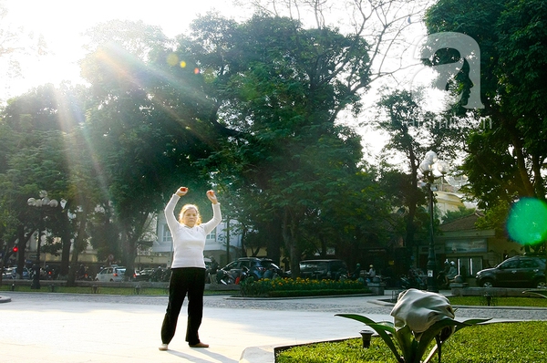 Những khuôn hình cuộc sống tuyệt đẹp trong nắng ấm mùa đông Hà Nội 16