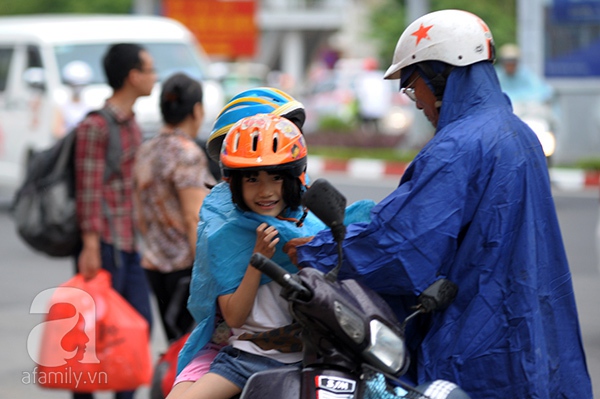 khoảnh khắc hai bố con