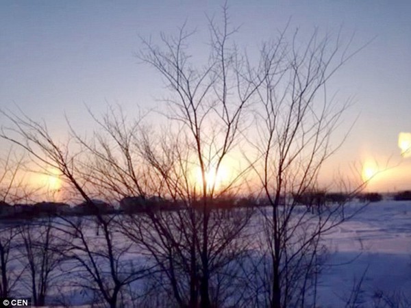 Kì lạ 3 mặt trời bỗng dưng xuất hiện cùng một lúc ở Nga
