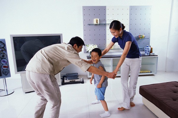 Những hoạt động vui vẻ bố mẹ có thể làm cùng con trong đêm giao thừa
