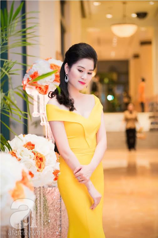 Bà chủ xinh đẹp có hơn 200 mẫu đầm dạ hội thời thượng nổi tiếng Hà thành 12