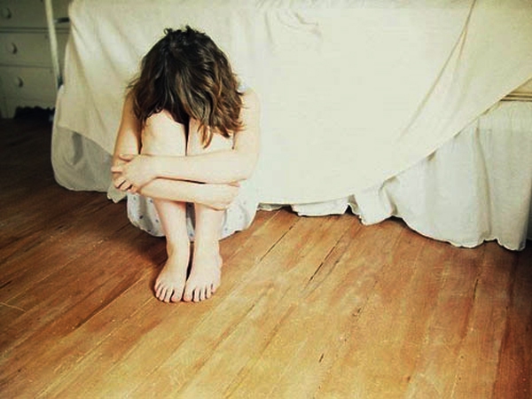 Lần thứ 2, chồng lại quỳ sụp dưới ch&acirc;n t&ocirc;i cầu xin tha thứ