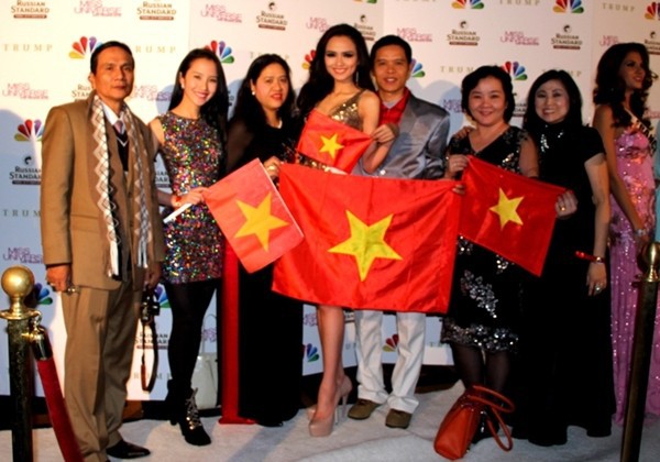 Diễm Hương "chu m&ocirc;i" chia tay HHHV 2012  5