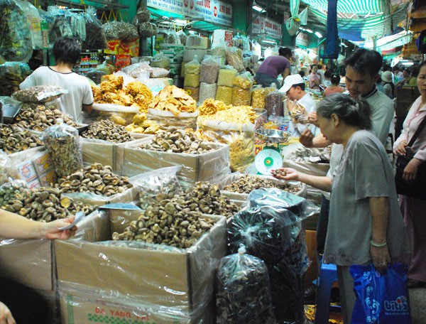 Gi&aacute; thực phẩm: &ldquo;ngo&agrave;i n&oacute;ng, trong lạnh&rdquo; 4