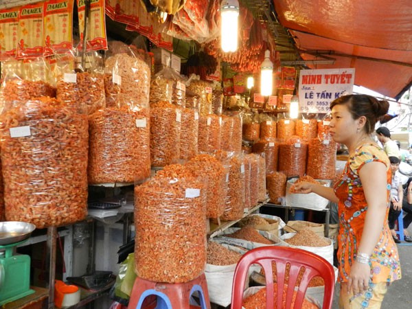 Gi&aacute; thực phẩm: &ldquo;ngo&agrave;i n&oacute;ng, trong lạnh&rdquo; 6