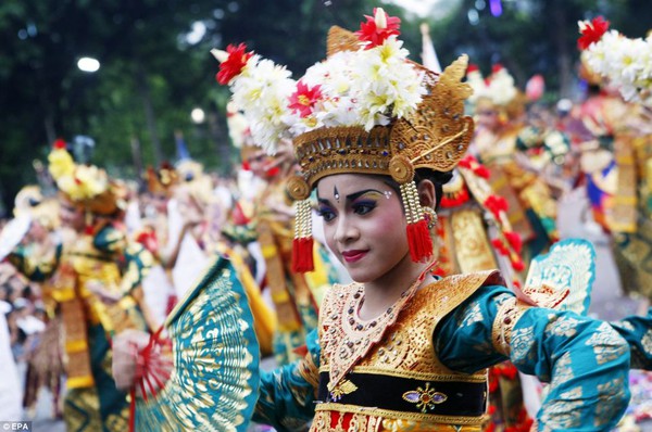 Thế giới đ&oacute;n năm mới 2013 trong ph&aacute;o hoa rực rỡ 66