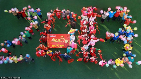 Thế giới đ&oacute;n năm mới 2013 trong ph&aacute;o hoa rực rỡ 64