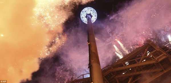 Thế giới đón năm mới 2013 trong pháo hoa rực rỡ 4