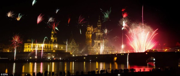 Thế giới đ&oacute;n năm mới 2013 trong ph&aacute;o hoa rực rỡ 14