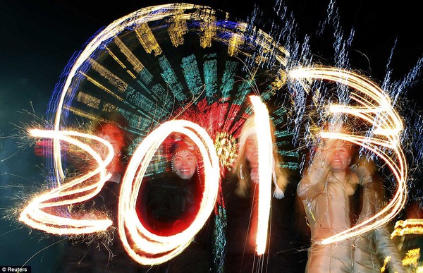 Thế giới đ&oacute;n năm mới 2013 trong ph&aacute;o hoa rực rỡ 30