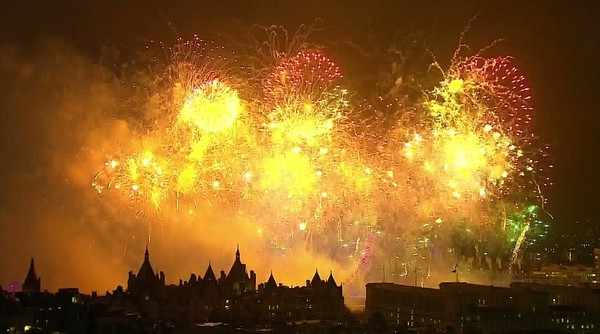 Thế giới đ&oacute;n năm mới 2013 trong ph&aacute;o hoa rực rỡ 28