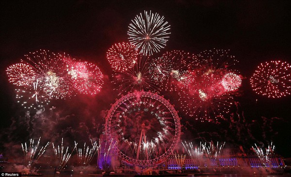 Thế giới đ&oacute;n năm mới 2013 trong ph&aacute;o hoa rực rỡ 22