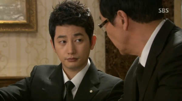 Moon Geun Young bị 