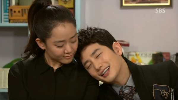 Moon Geun Young bị 