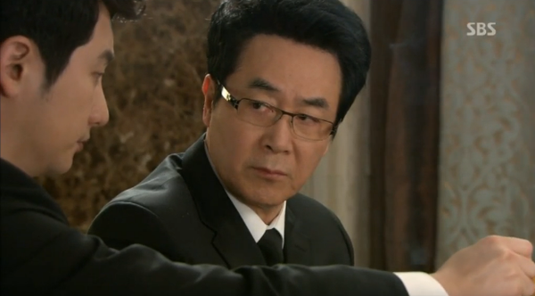 Moon Geun Young bị 