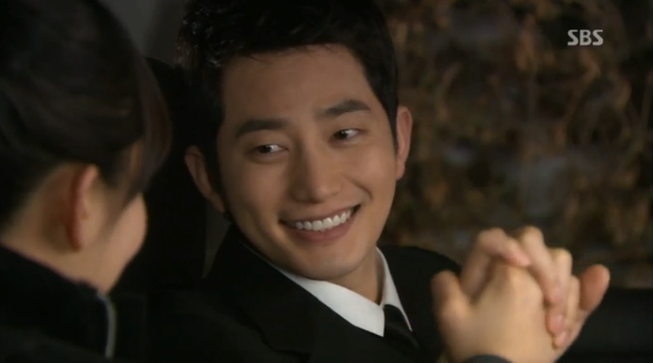 Moon Geun Young bị 