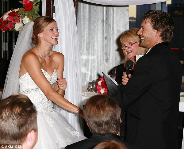 Chồng cũ Britney Spears - Kevin Federline khóc trong lễ cưới lần 2 5