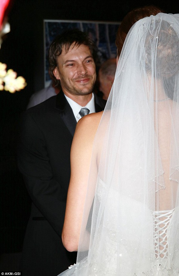 Chồng cũ Britney Spears - Kevin Federline khóc trong lễ cưới lần 2 2