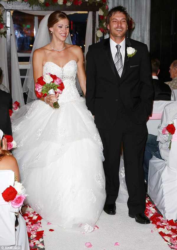 Chồng cũ Britney Spears - Kevin Federline khóc trong lễ cưới lần 2 3